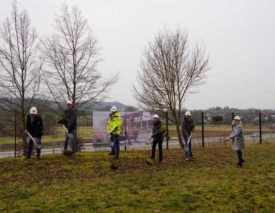 Von rechts: Herr Göttsche (Geschäftsführer ASG), Herr Hammer (Bauleitung RBS wave GmbH), Herr Wall (ASG), OB Dr. Belz, Böblingen (Verbandsvorsitzender ASG), Herr Eisele (Geschäftsführer Grötz Bauunternehmung GmbH), Frau Bürgermeisterin Halm (Gemeinde Ammerbuch)